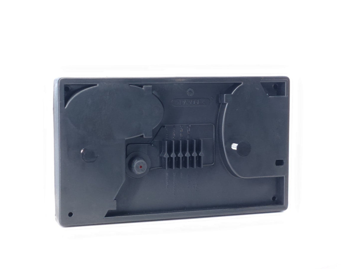 Zadní světlo na přívěs s trojúhelníkovým reflektorem – hranaté