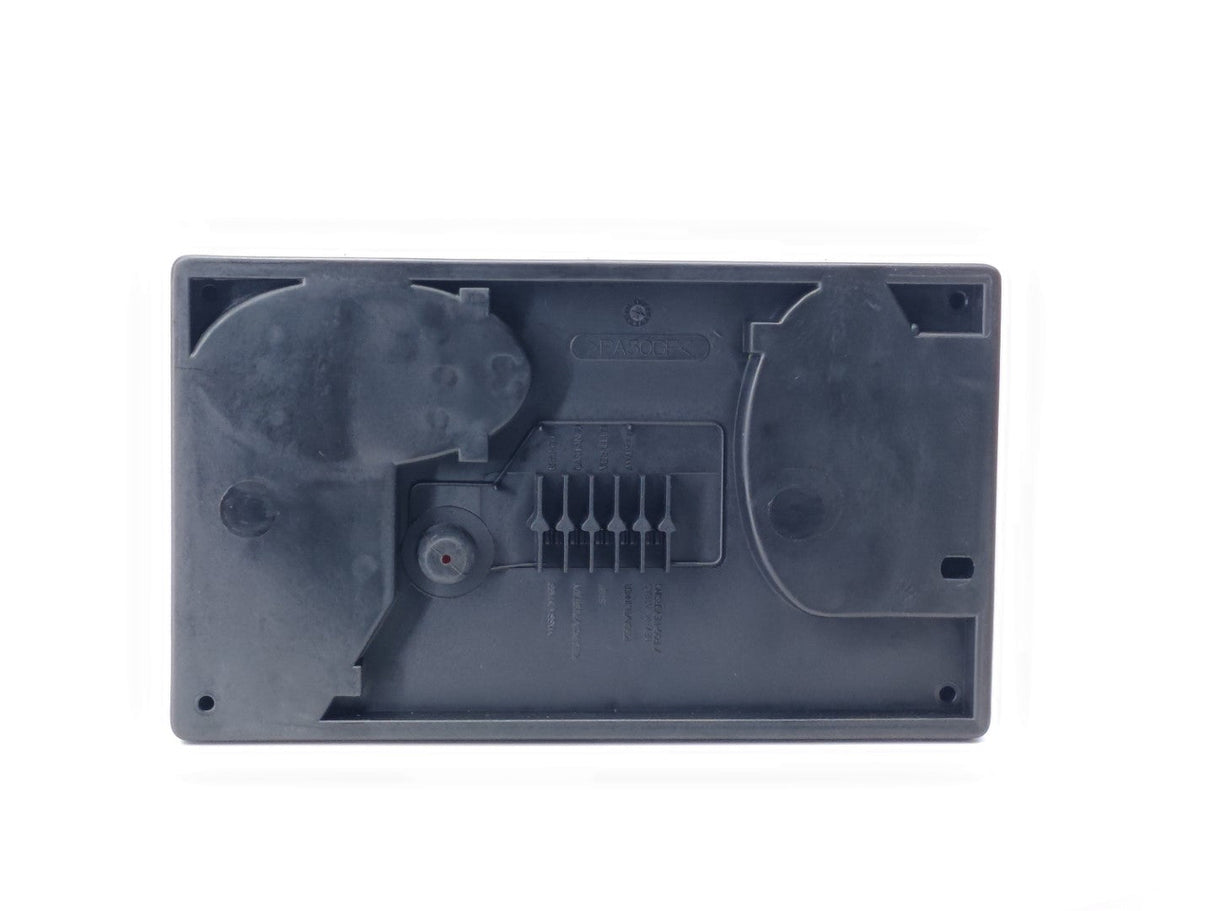 Zadní světlo na přívěs s trojúhelníkovým reflektorem – hranaté