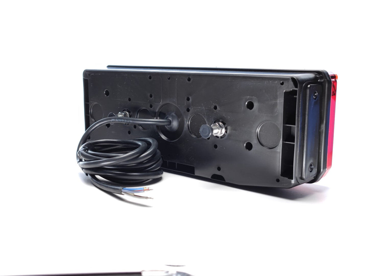 Luz trasera LED de 7 funciones con prisma y luz de matrícula