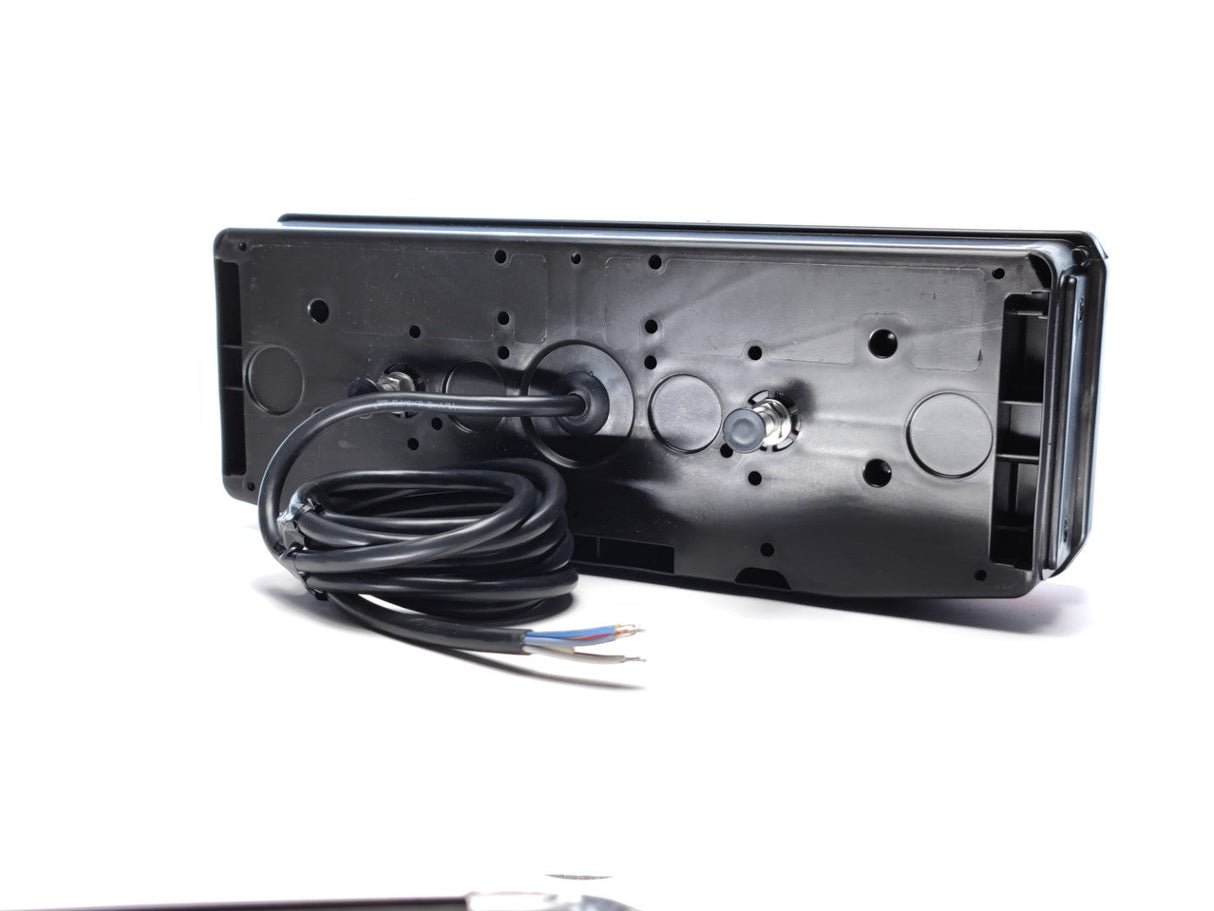 Luz trasera LED de 7 funciones con prisma y luz de matrícula