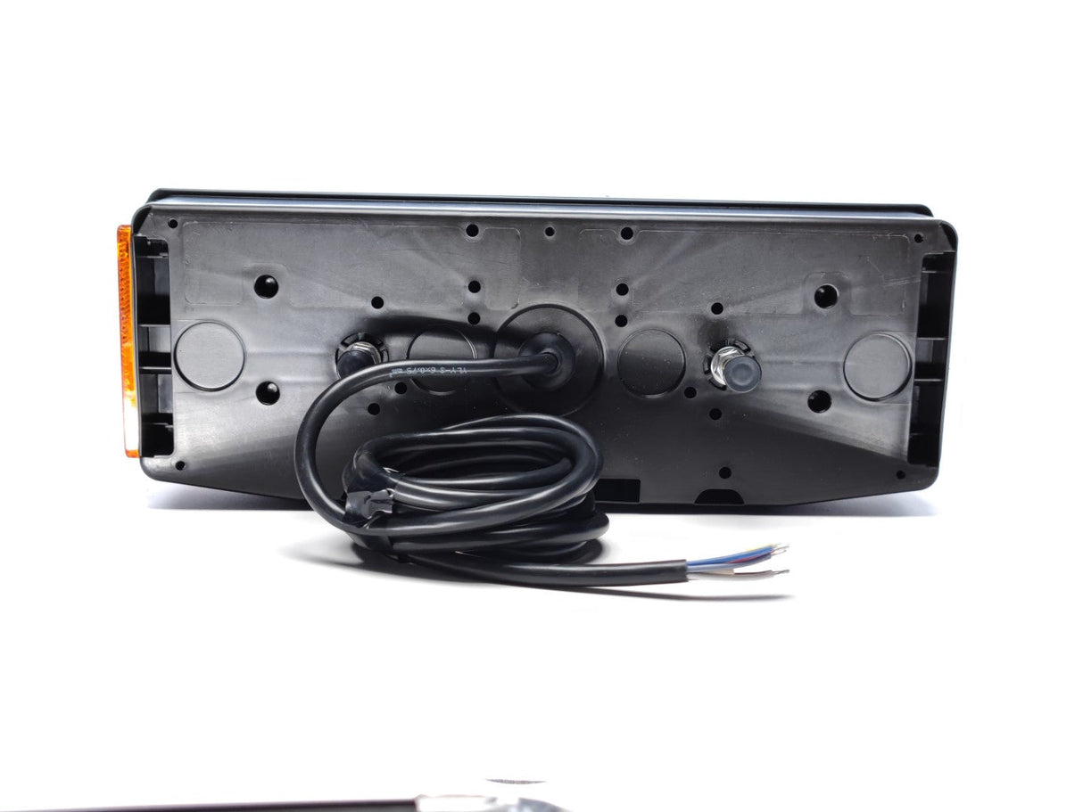 Luz trasera LED de 7 funciones con prisma y luz de matrícula