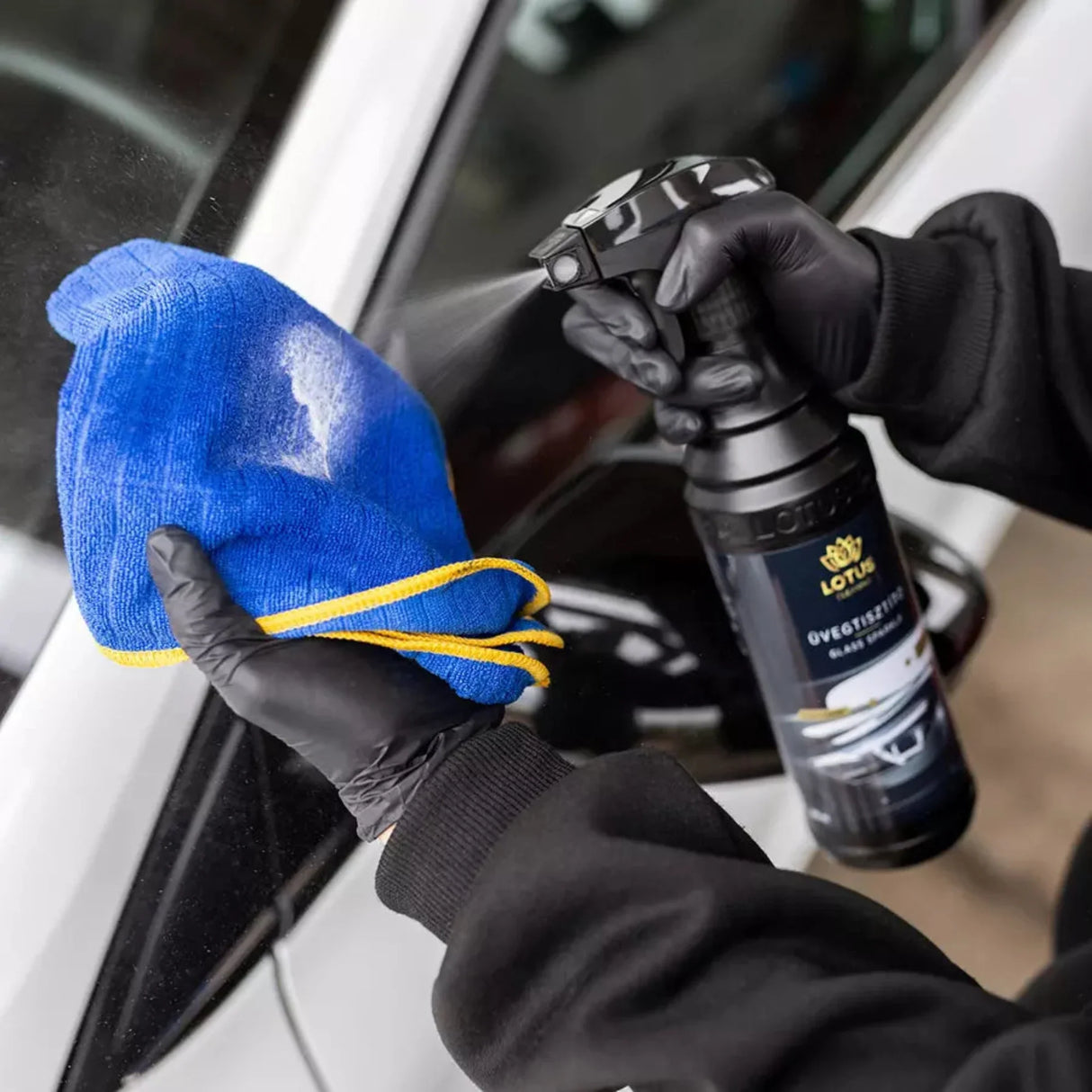 Почистващ спрей за стъкла и автостъкла Lotus, 600 мл
