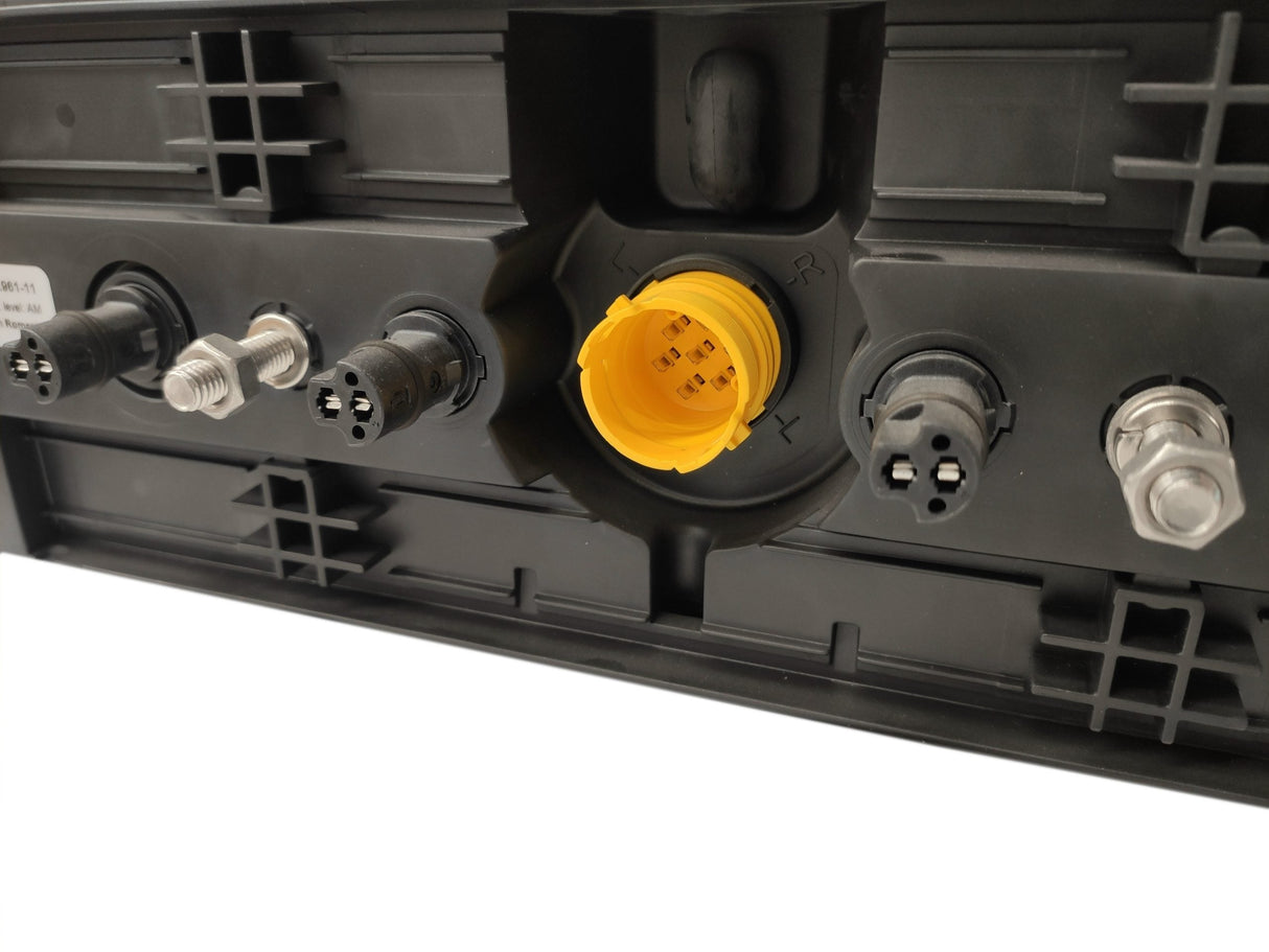 Fanale posteriore LED 7 funzioni con prisma triangolare per rimorchi Krone