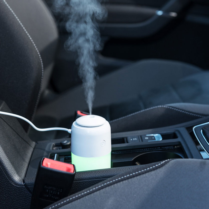 Umidificator și purificator de aer cu LED multicolor