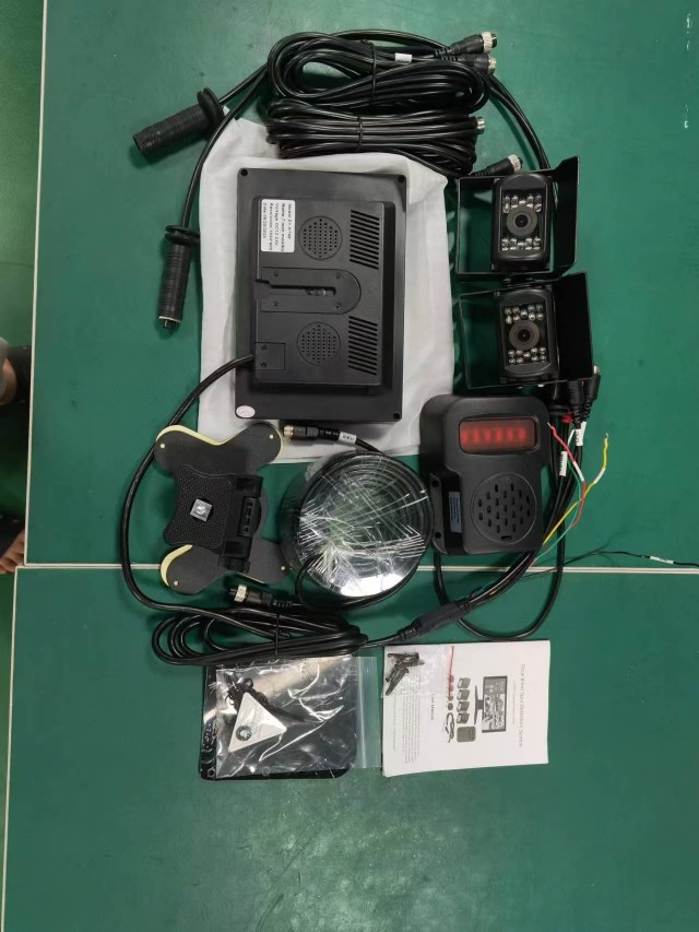 Câmara de Marcha-atrás com Monitor 24V e Sensor Inteligente