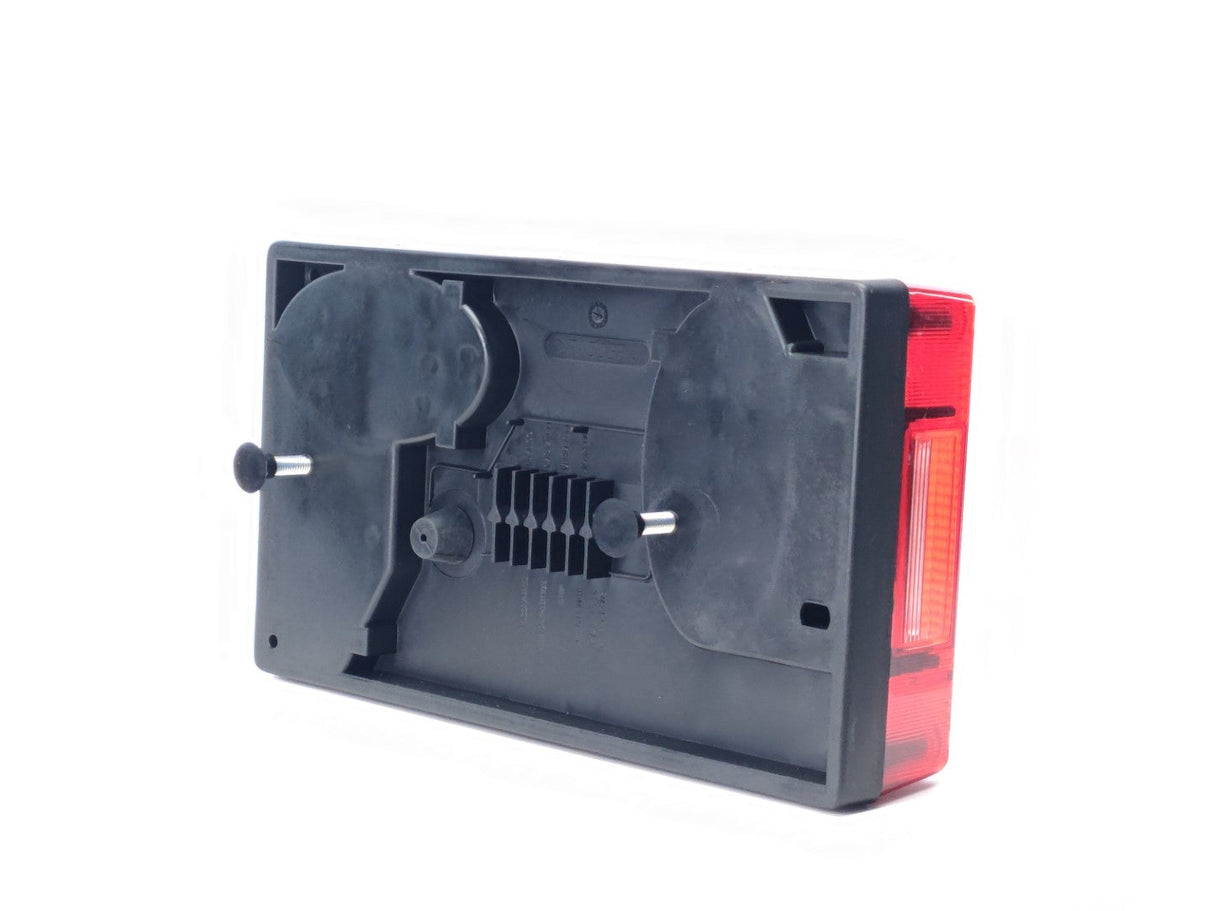 Zadní světlo na přívěs s trojúhelníkovým reflektorem – hranaté