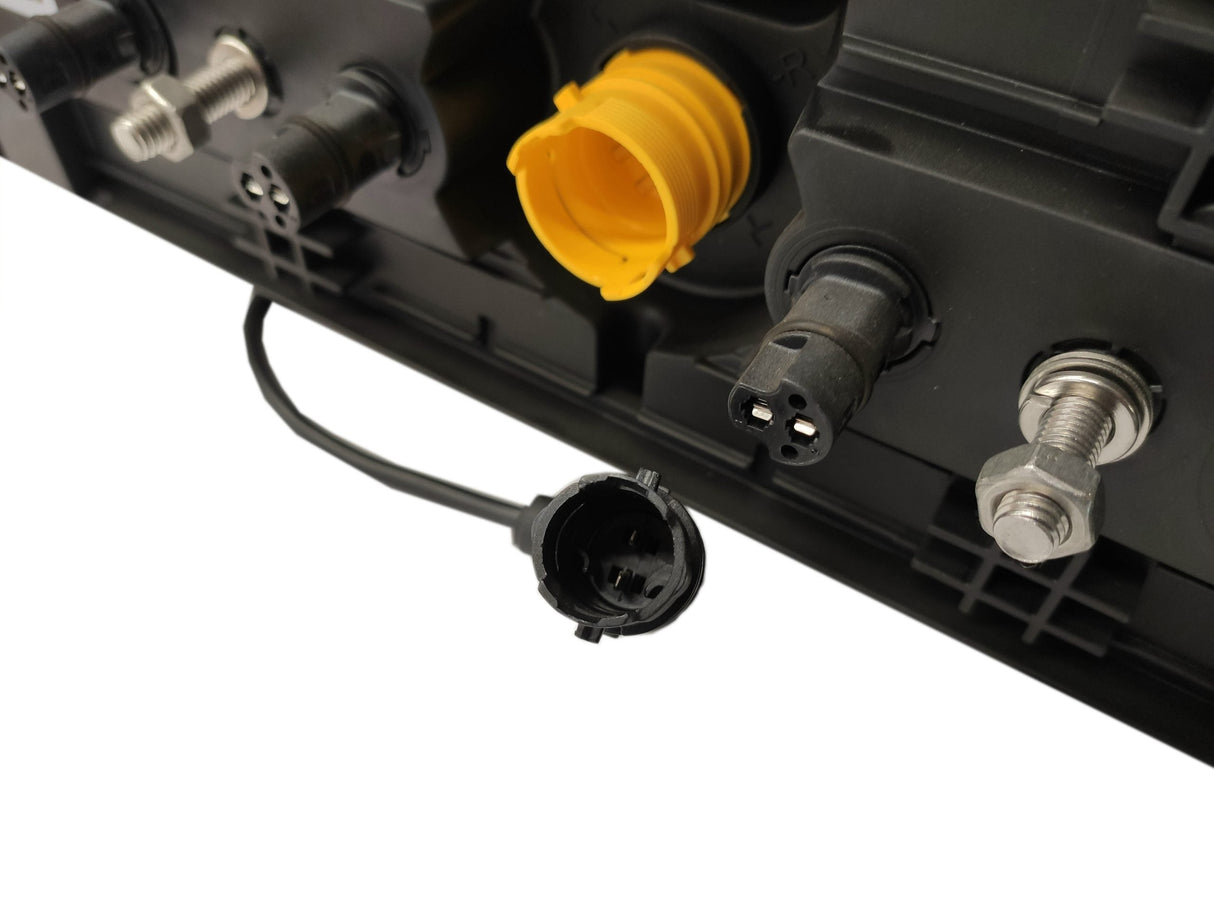 Fanale posteriore LED 7 funzioni con prisma triangolare per rimorchi Krone