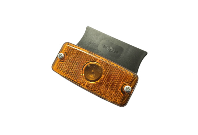 Boční poziční lampa s vodorovným výstupem a gumovou patkou