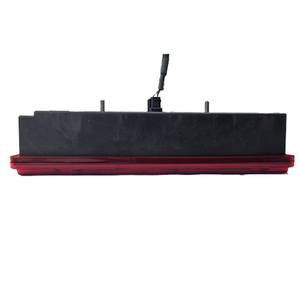 Feu arrière LED gauche avec catadioptre triangulaire pour remorque Vignal LC12