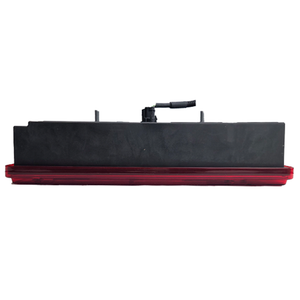 Feu arrière LED gauche avec catadioptre triangulaire pour remorque Vignal LC12